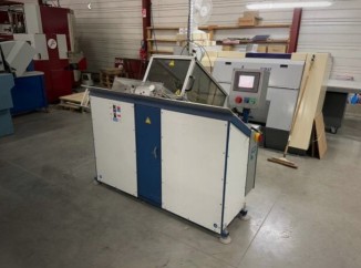 Automatic in-line sewing machine